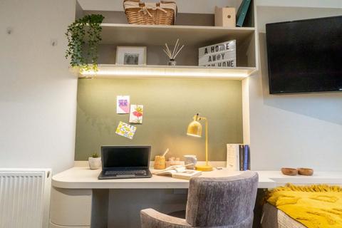 Studio to rent, Miles Street