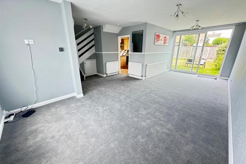 3 bedroom semi-detached house for sale, Derwent Avenue, Rayleigh