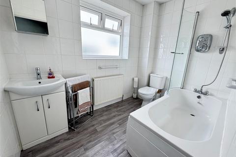 3 bedroom semi-detached house for sale, Derwent Avenue, Rayleigh