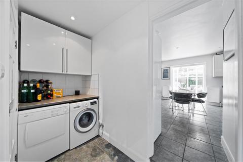 12 Heath Close, Banstead, SM7 3QU