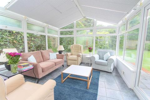 12 Heath Close, Banstead, SM7 3QU
