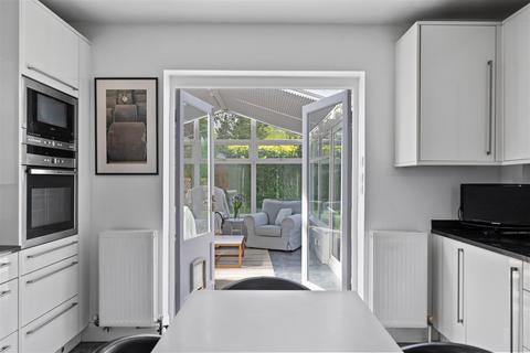 12 Heath Close, Banstead, SM7 3QU