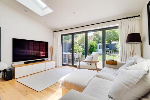 10 Cairns Close, St Albans, AL4 0EB