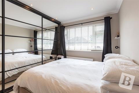 12 Dury Falls Close, Hornchurch, RM11 3AX