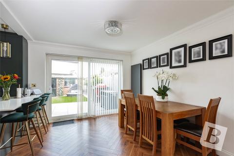 12 Dury Falls Close, Hornchurch, RM11 3AX