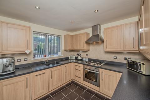 4 bedroom semi-detached house for sale, Ashbourne Drive, Cleckheaton, West Yorkshire, BD19