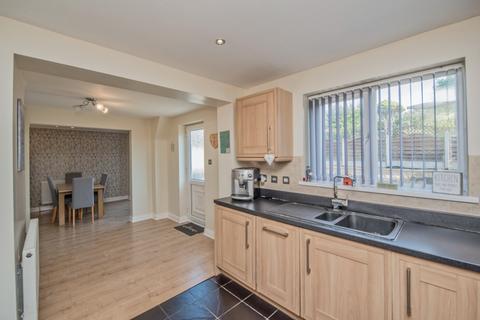 4 bedroom semi-detached house for sale, Ashbourne Drive, Cleckheaton, West Yorkshire, BD19