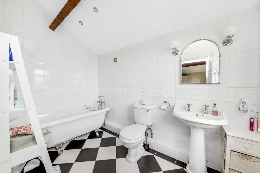 Bedroom one en suite bathroom