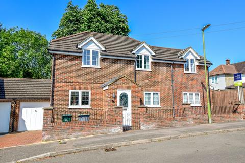 3 bedroom detached house for sale, Oak Green, Abbots Langley, WD5
