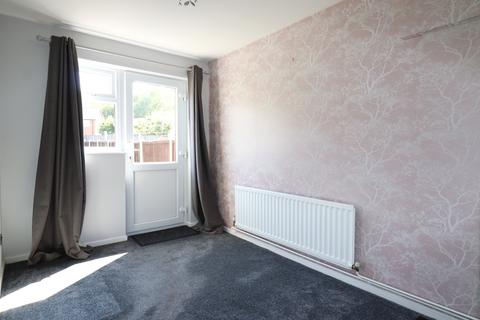 3 bedroom semi-detached house to rent, Birling Close, Nottingham NG6