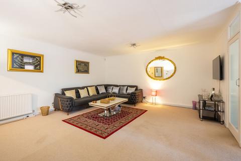 2 bedroom apartment to rent, Stonegrove, Leamington House, HA8