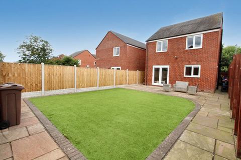 3 bedroom detached house for sale, Ffordd Dewi, Oakenholt, CH6