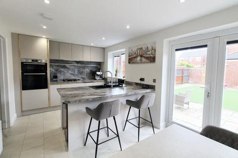3 bedroom detached house for sale, Ffordd Dewi, Oakenholt, CH6