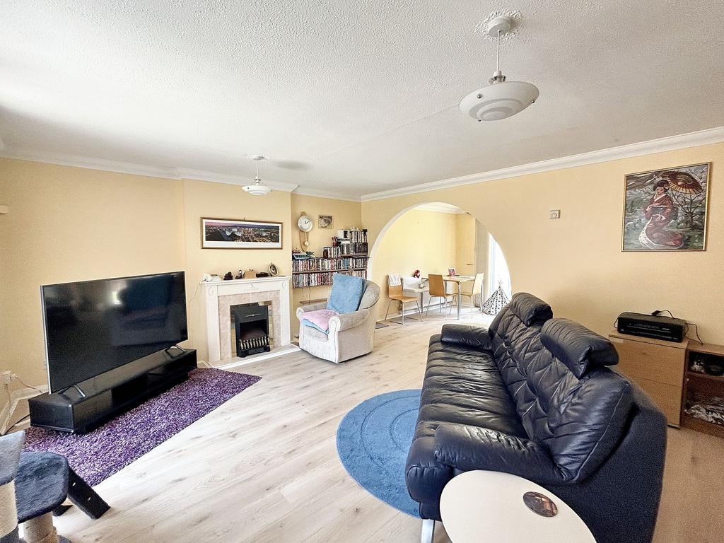 Lounge/dining room