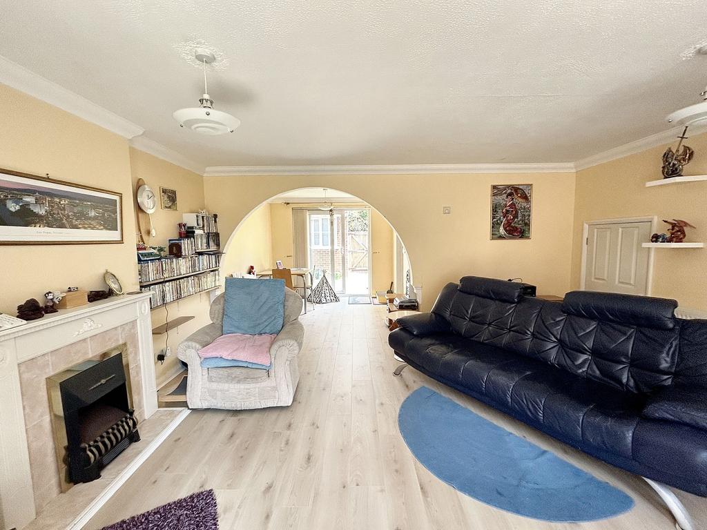 Lounge/dining room