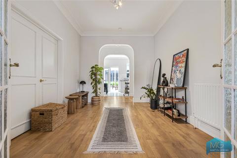 9 Amberden Avenue, London, N3 3BJ
