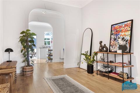 9 Amberden Avenue, London, N3 3BJ
