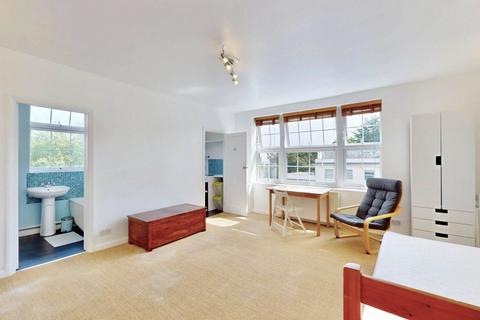 Studio to rent, North Hill, London N6