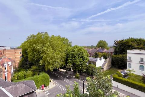 Studio to rent, North Hill, London N6