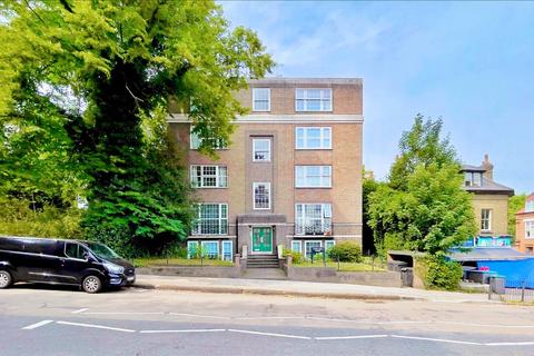 Studio to rent, North Hill, London N6