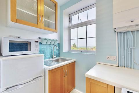 Studio to rent, North Hill, London N6