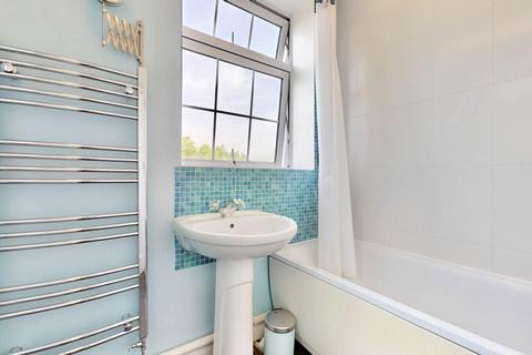 Studio to rent, North Hill, London N6