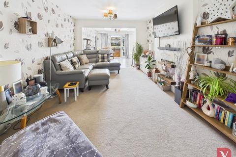 32 Chalton Heights, Chalton, Luton, LU4 9UF