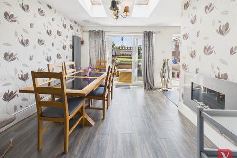 32 Chalton Heights, Chalton, Luton, LU4 9UF