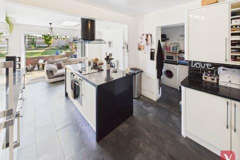 32 Chalton Heights, Chalton, Luton, LU4 9UF