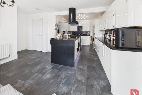 32 Chalton Heights, Chalton, Luton, LU4 9UF