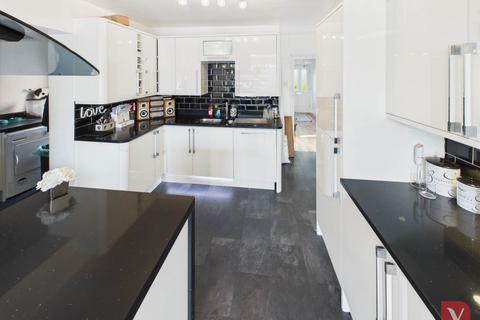 32 Chalton Heights, Chalton, Luton, LU4 9UF