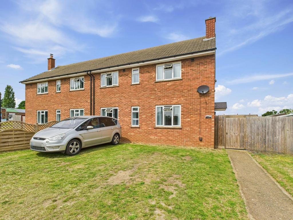 Elm Road, King's Lynn PE33 3 bed semi-detached house for sale - £230,000
