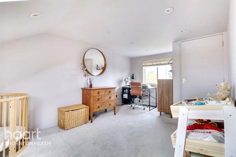 68 Charnwood Road, London, SE25 6NU