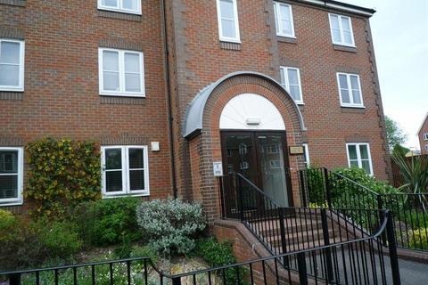 2 bedroom flat for sale, Waterside Court, Alton, GU34