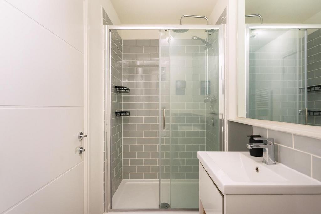 1 D6 HSC - Bathroom B.jpg