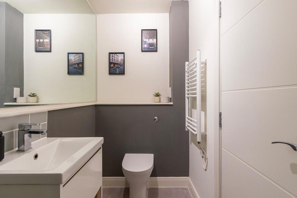 1 D6 HSC - Bathroom A.jpg