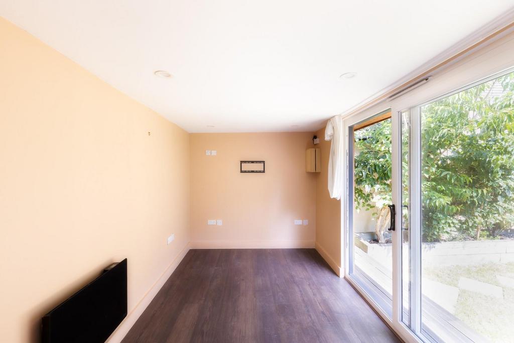 15 Packer Way, BS16-14.jpg