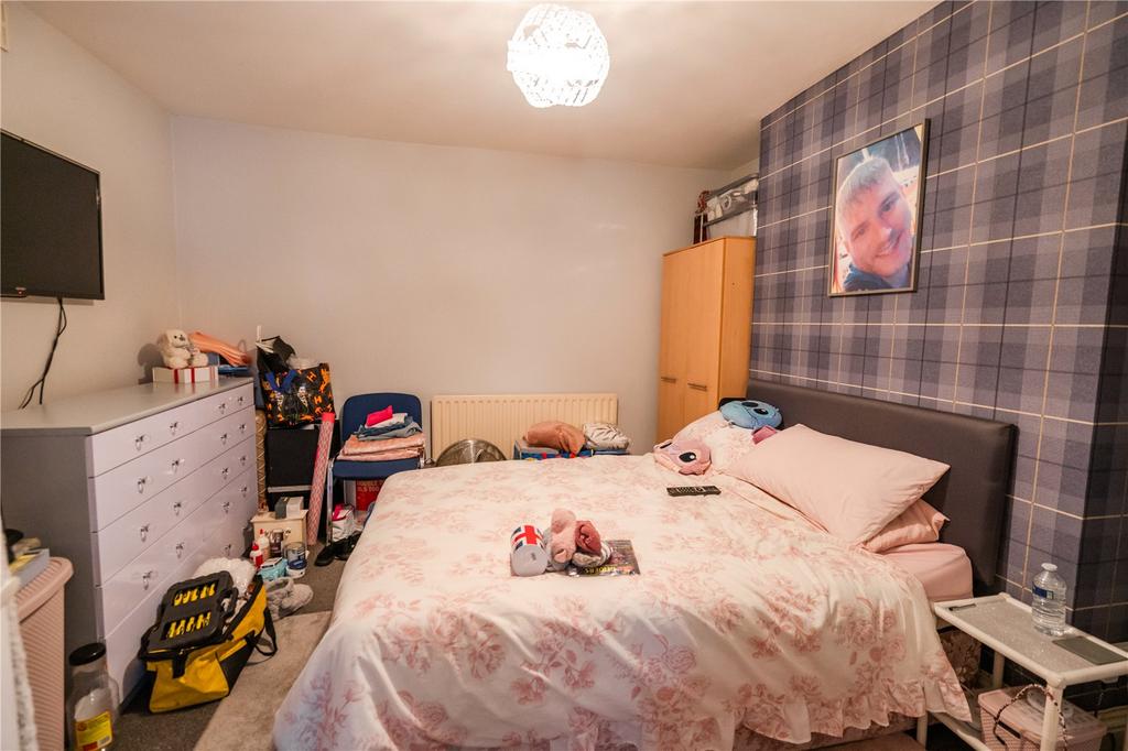 84a Bedroom