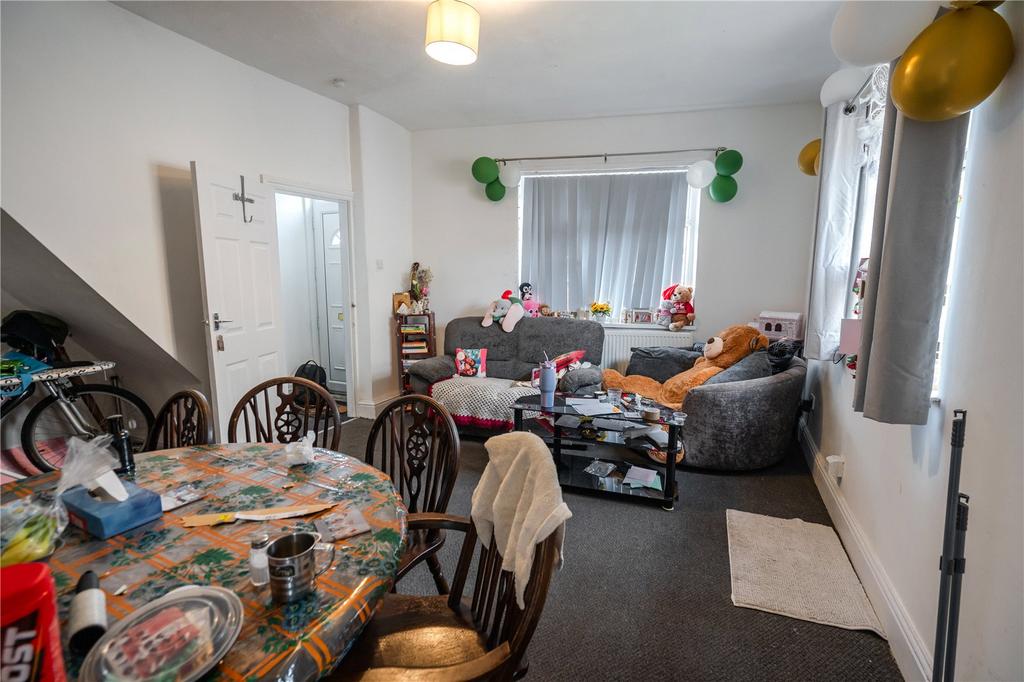 86 Living Room