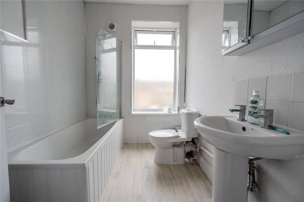 84 Bathroom