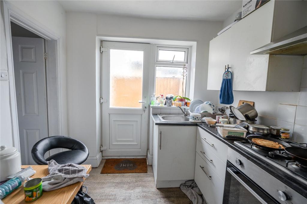86 Kitchen (2)