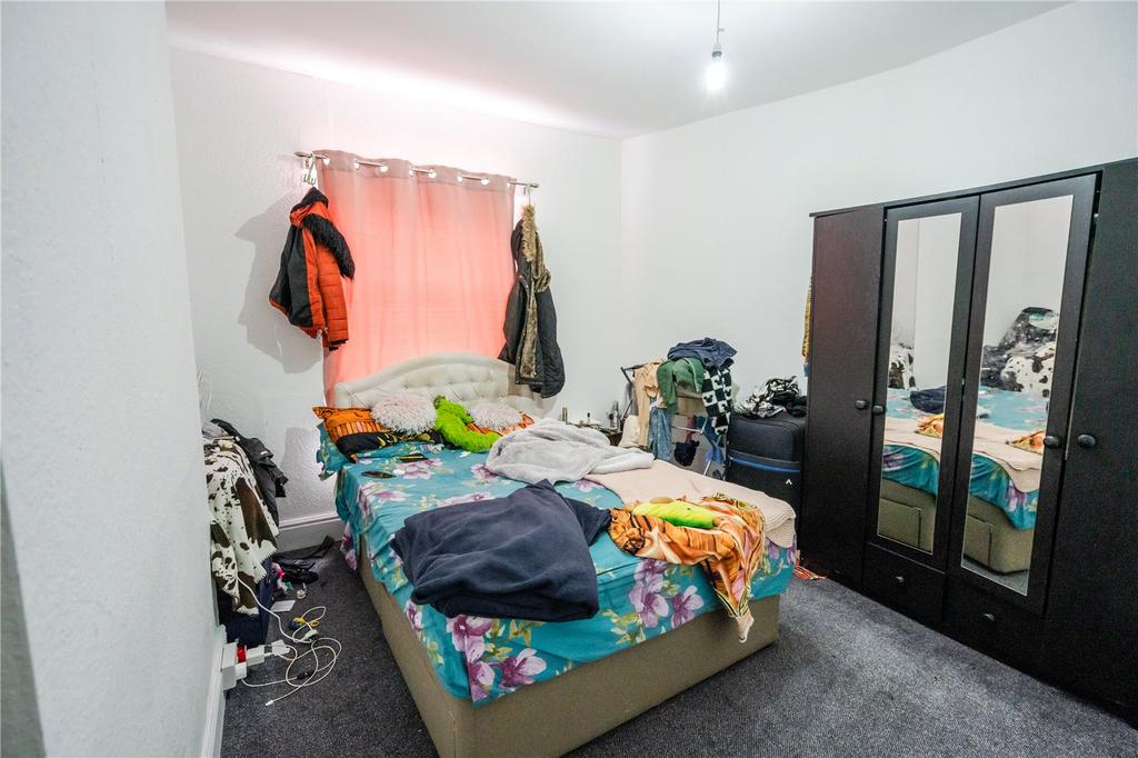86 Bedroom 1