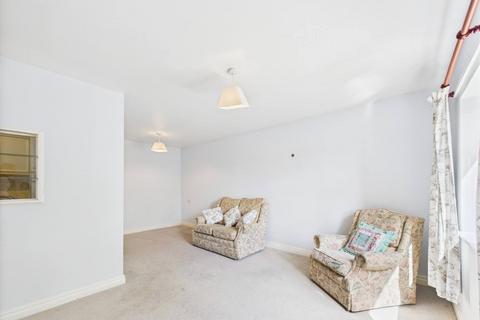 2 bedroom flat for sale, Taylors Field, Driffield, YO25 6FQ