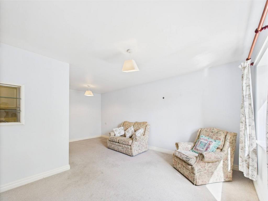 Lounge/Dining Area