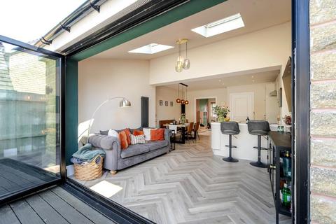 24 Mill Square, Horsforth, Leeds, LS18 4GJ