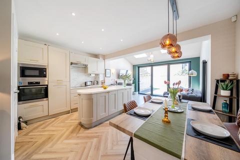 24 Mill Square, Horsforth, Leeds, LS18 4GJ