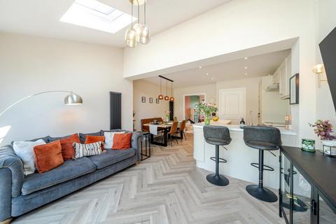 24 Mill Square, Horsforth, Leeds, LS18 4GJ