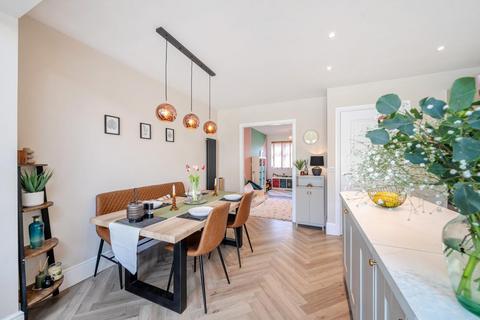24 Mill Square, Horsforth, Leeds, LS18 4GJ