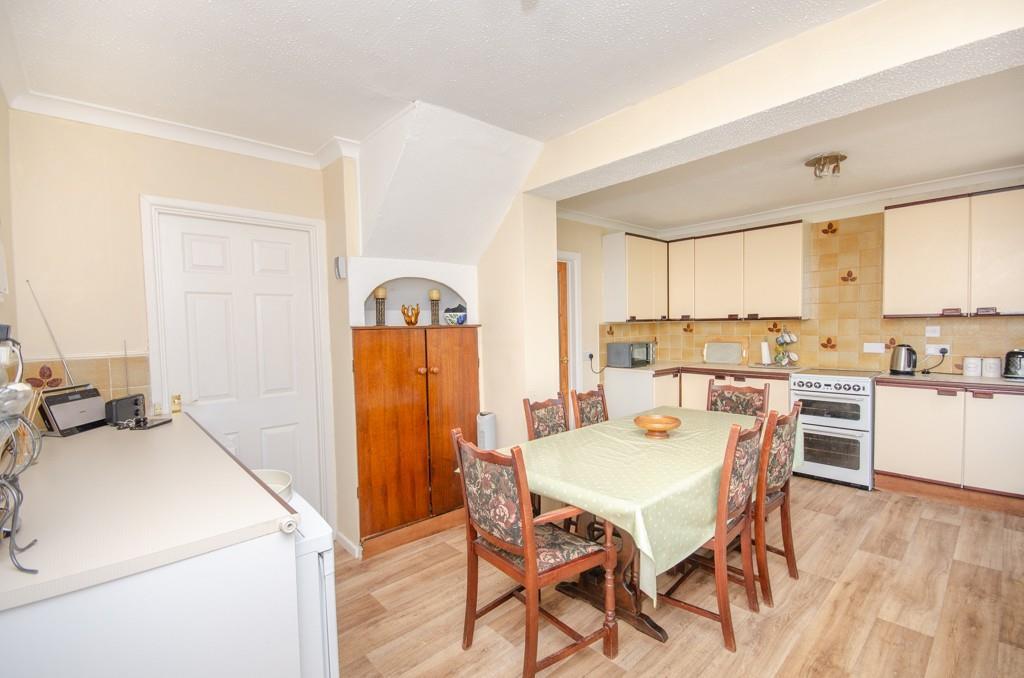 Kitchen pic 2.jpg