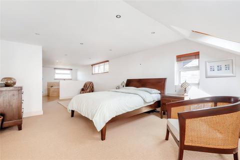 10 Holmes Road, Twickenham, TW1 4RE